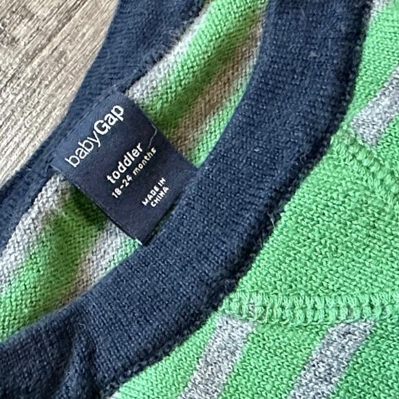 18-24 month babyGap Sweater - Picture 3 of 4